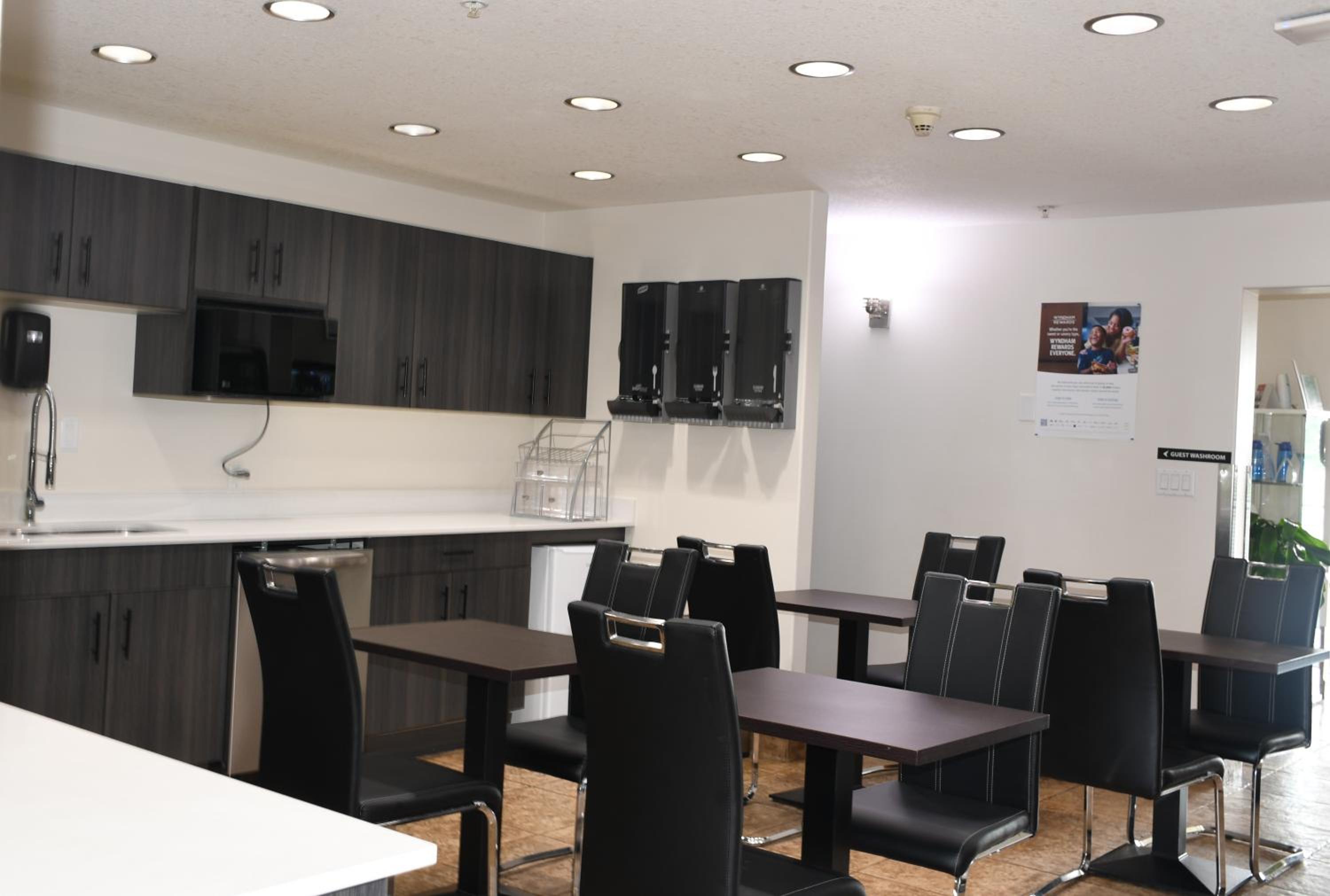 Super 8 by Wyndham Fort McMurray