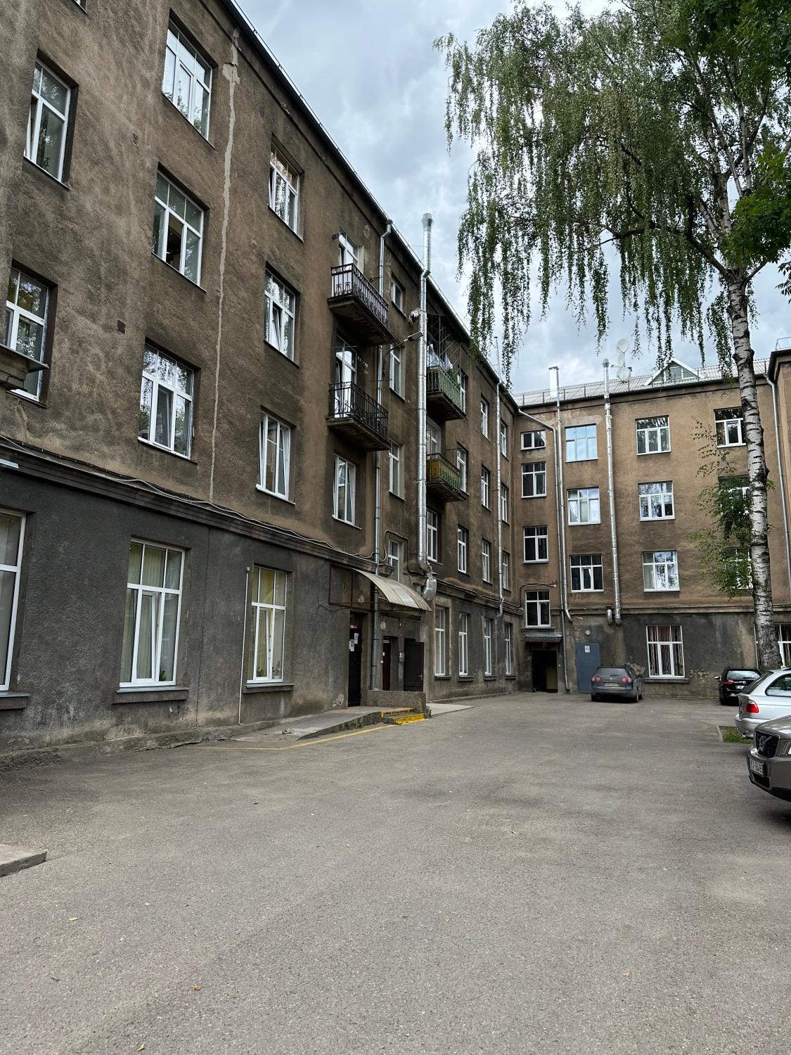 Silver Apartment