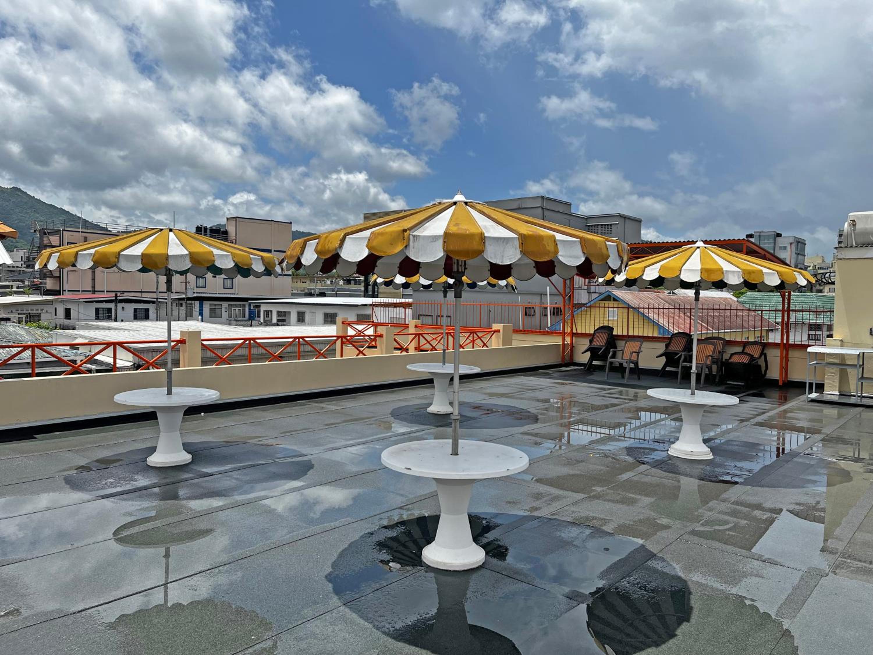Sundeck Suites