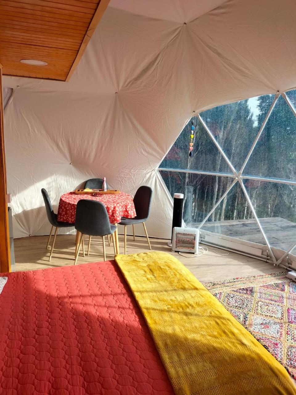 Domo con tinaja, Estaquilla