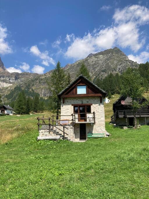 Casa Cantone Devero-baita storica con balcone e giardino, posizione comoda e soleggiata- spazio biciclette view 4