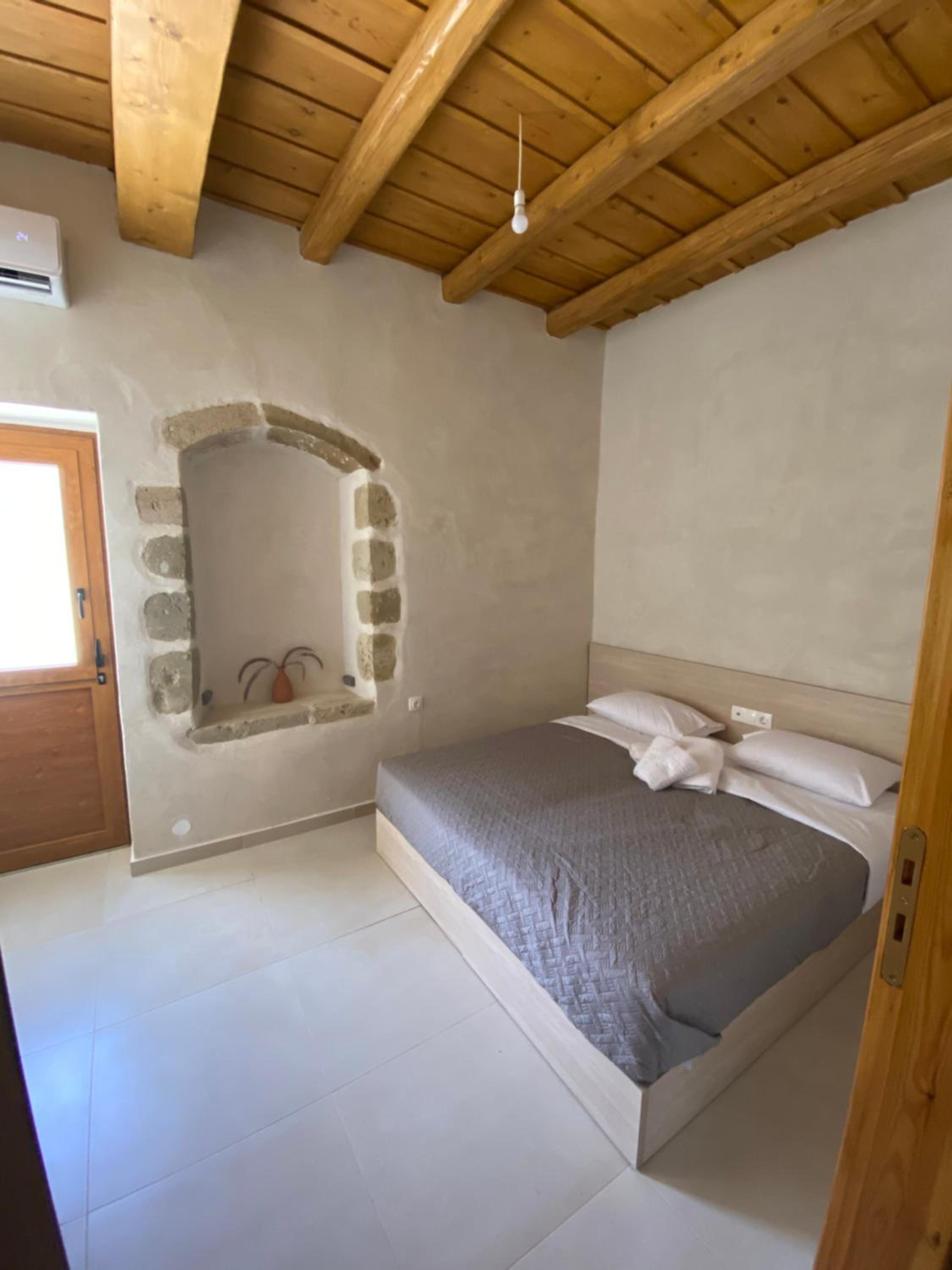 Avli House Vori