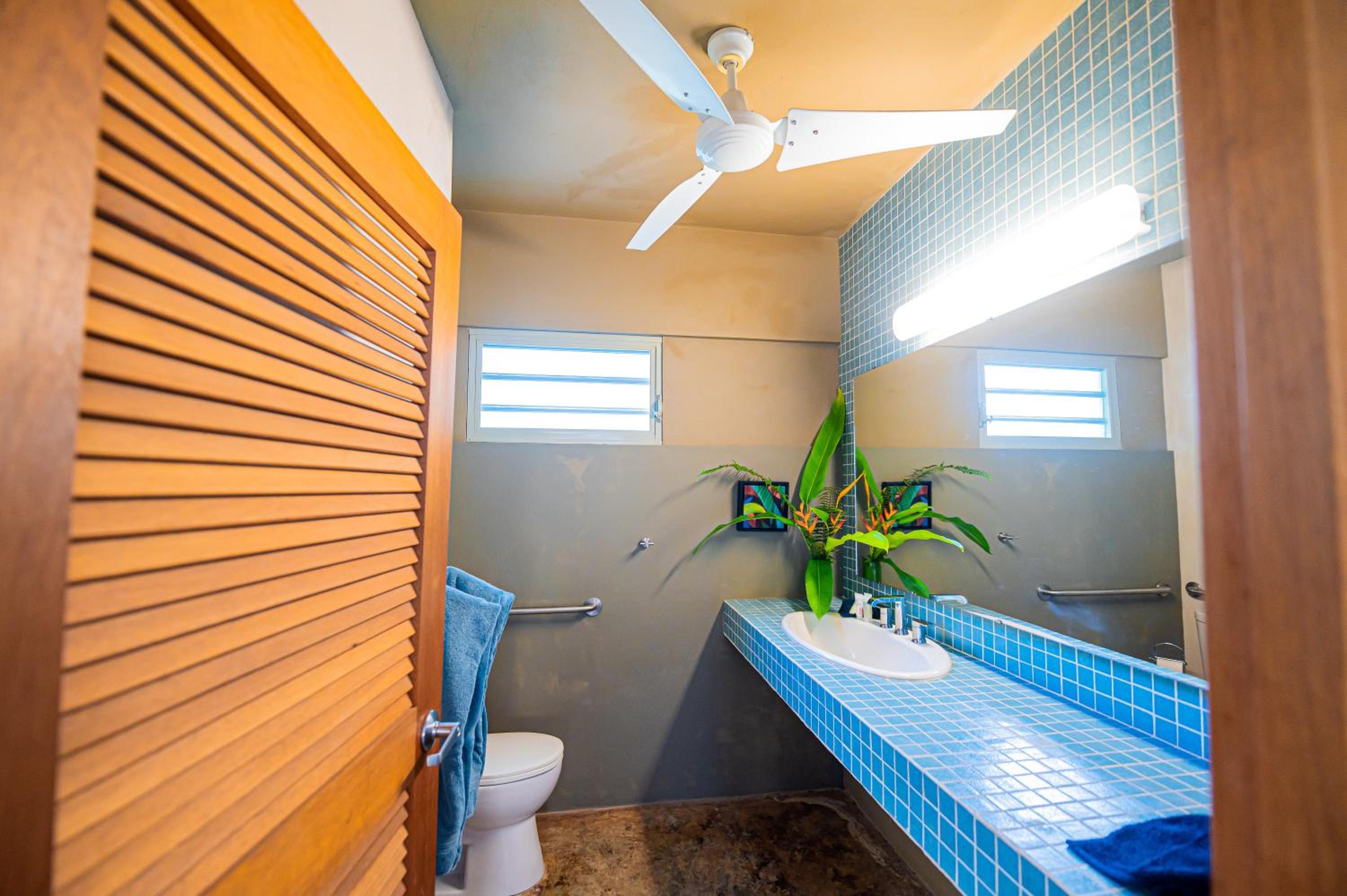 Casa de Amistad Guesthouse