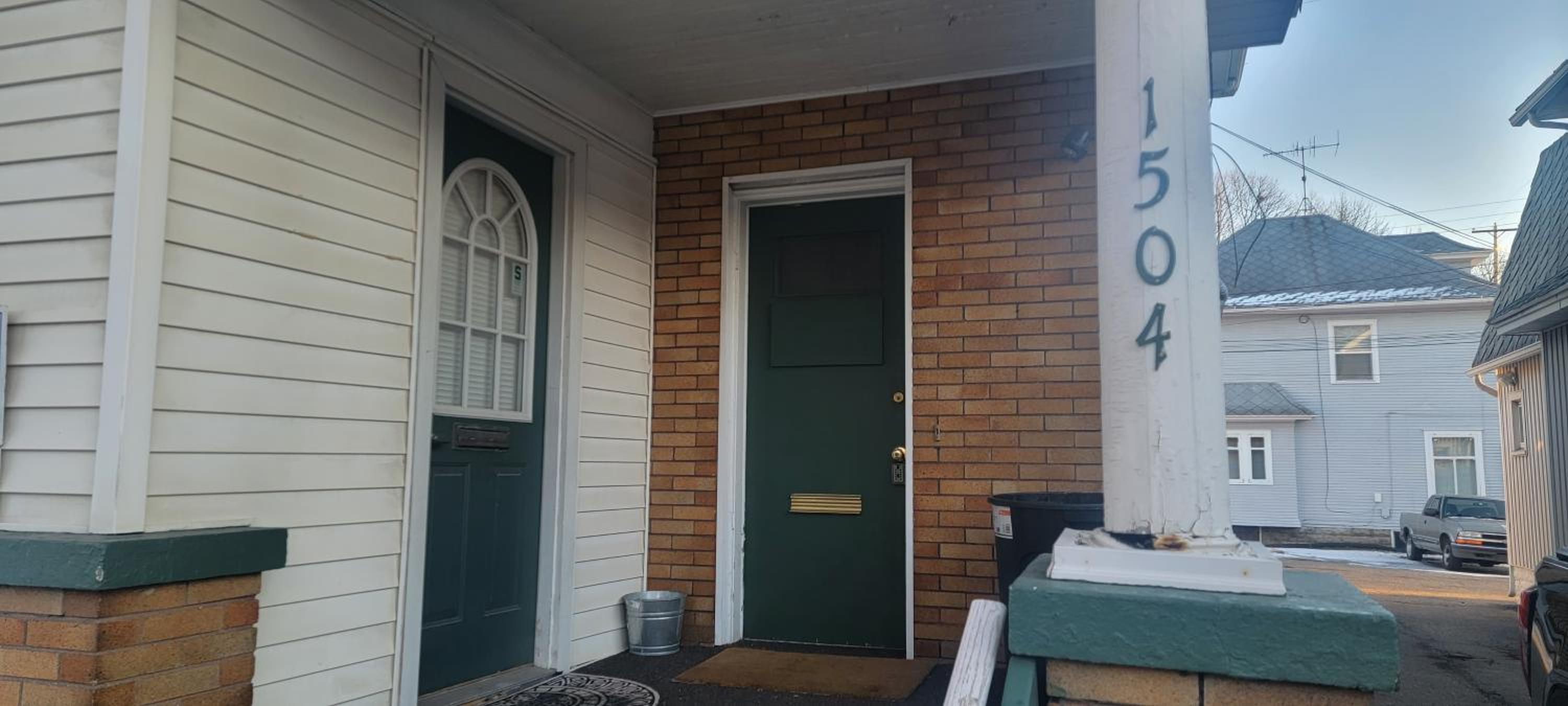 E. Michigan Walk Up Furnished 2 Bedroom APT view 3