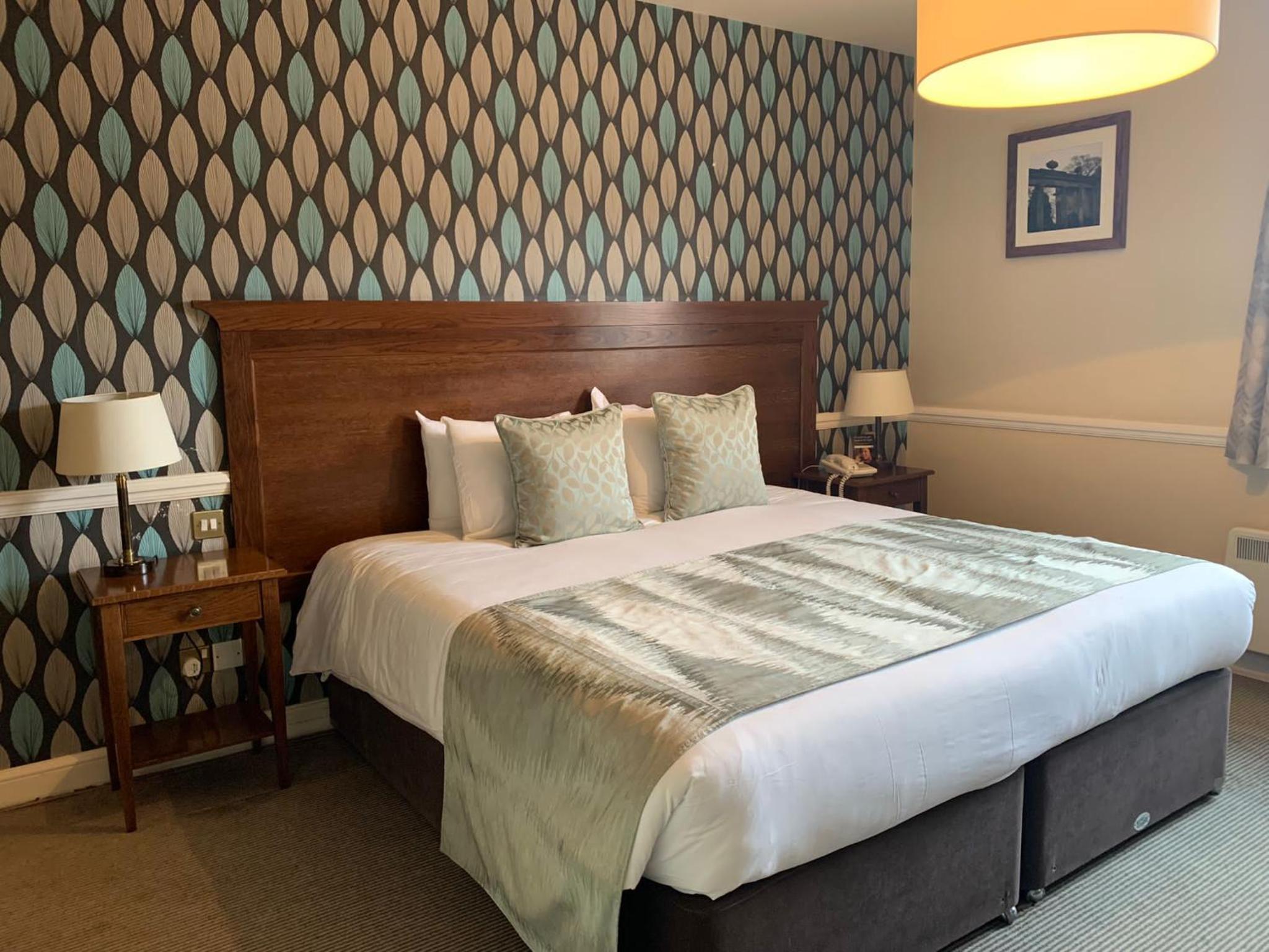 Saracens Head Hotel by Greene King Inns