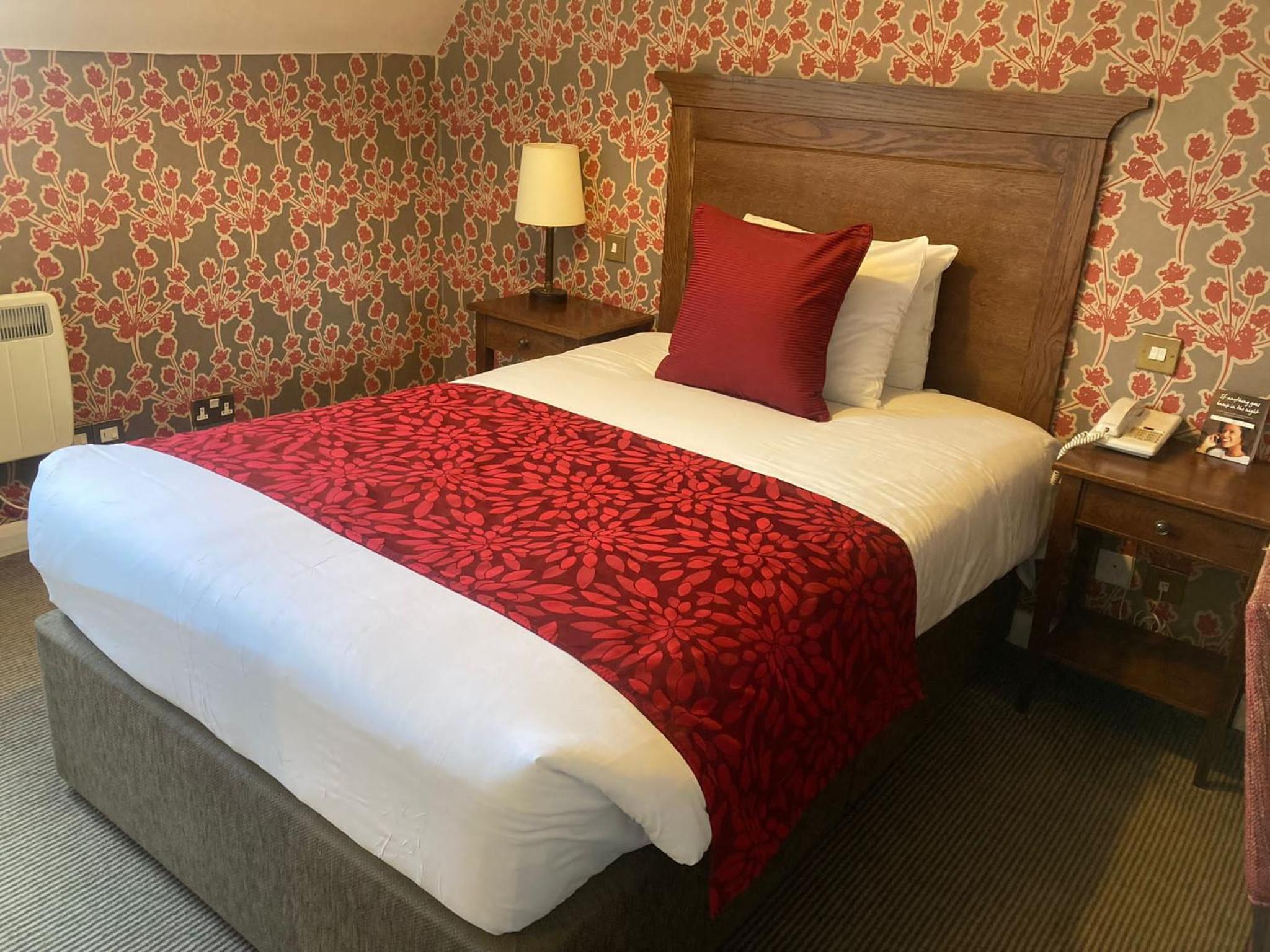 Saracens Head Hotel by Greene King Inns