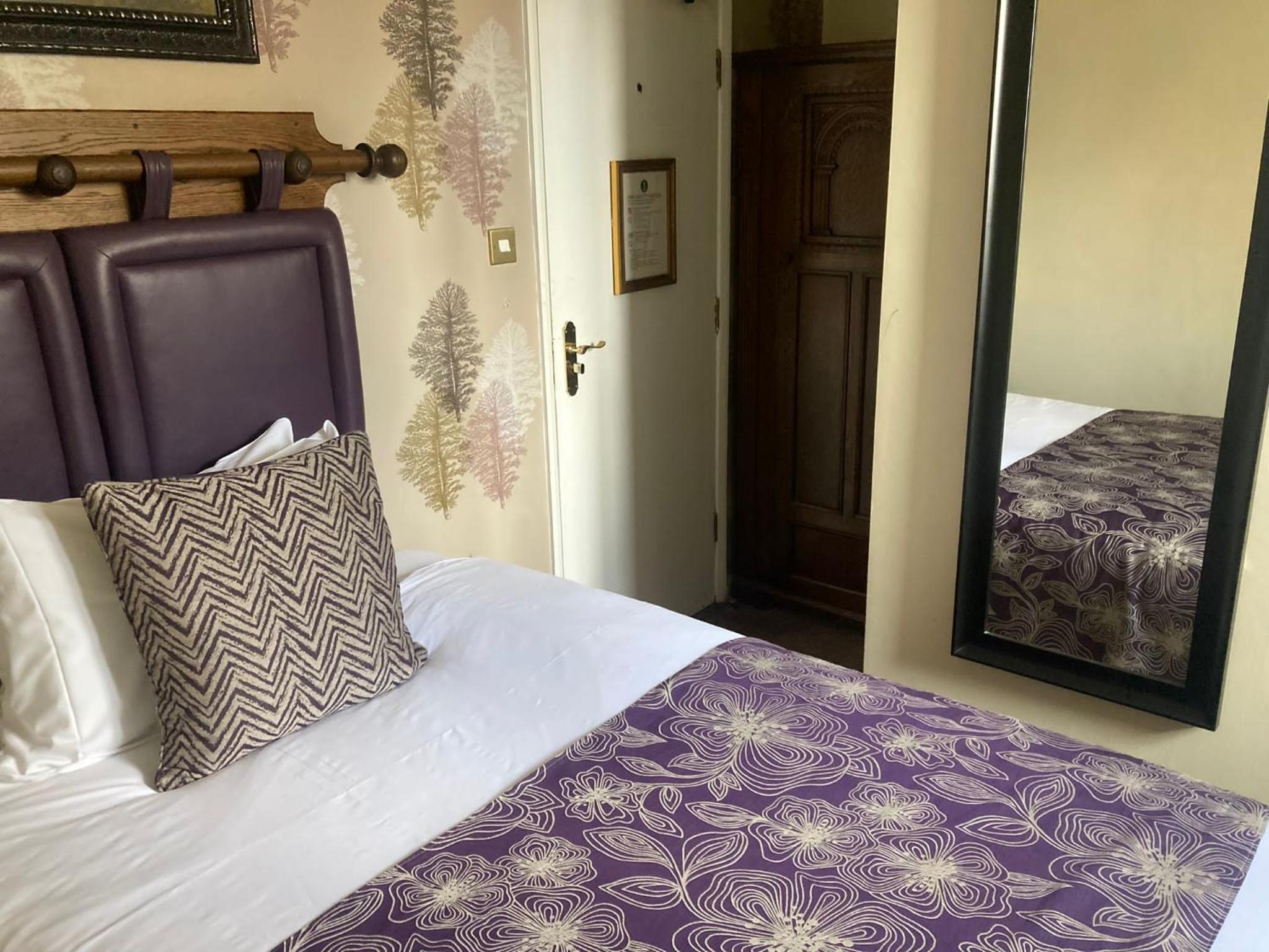 Saracens Head Hotel by Greene King Inns