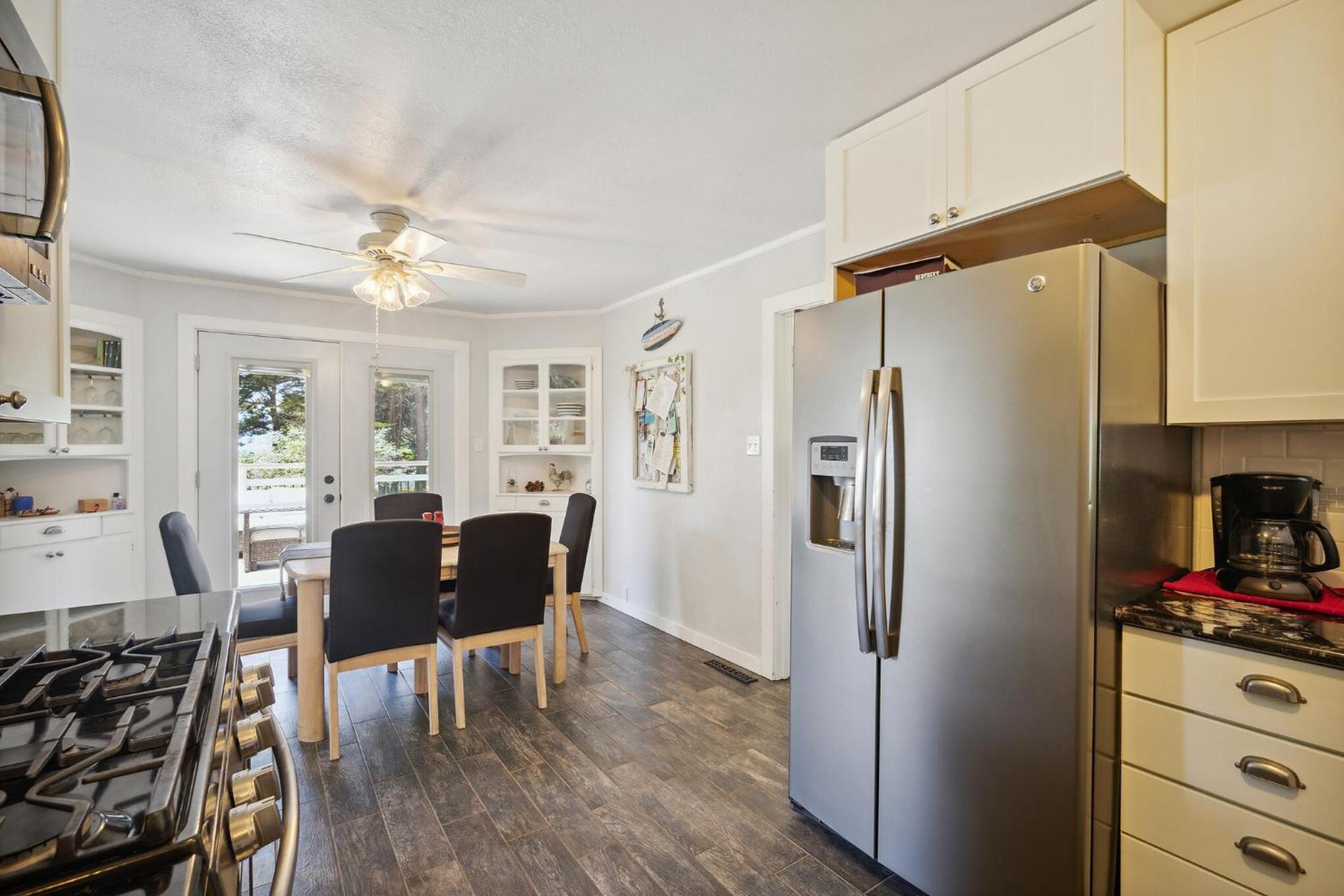 Charming Pet Friendly Coastal Getaway view 4
