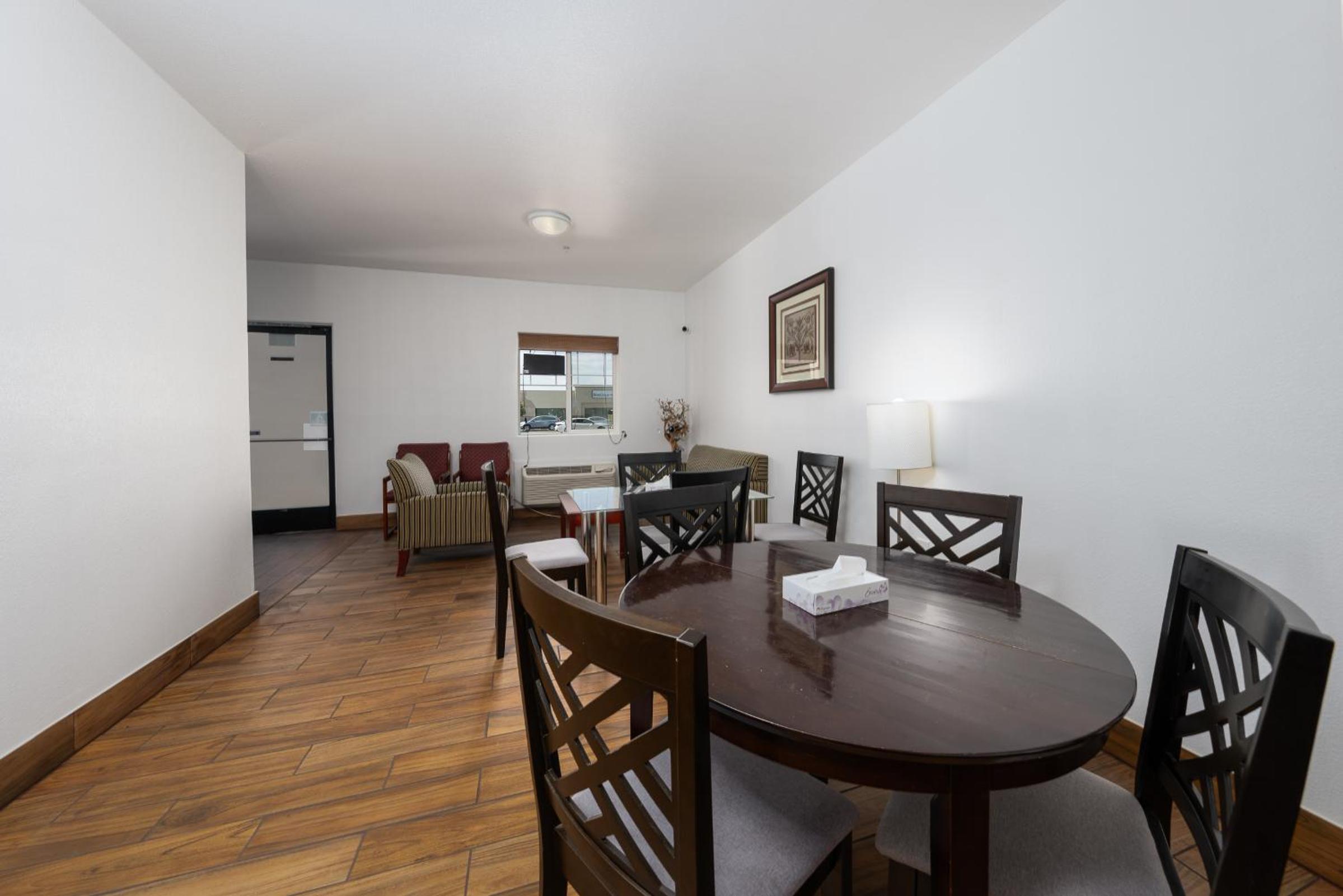 Ridgecrest Vacations - America Inn  Suites - Property Image 11