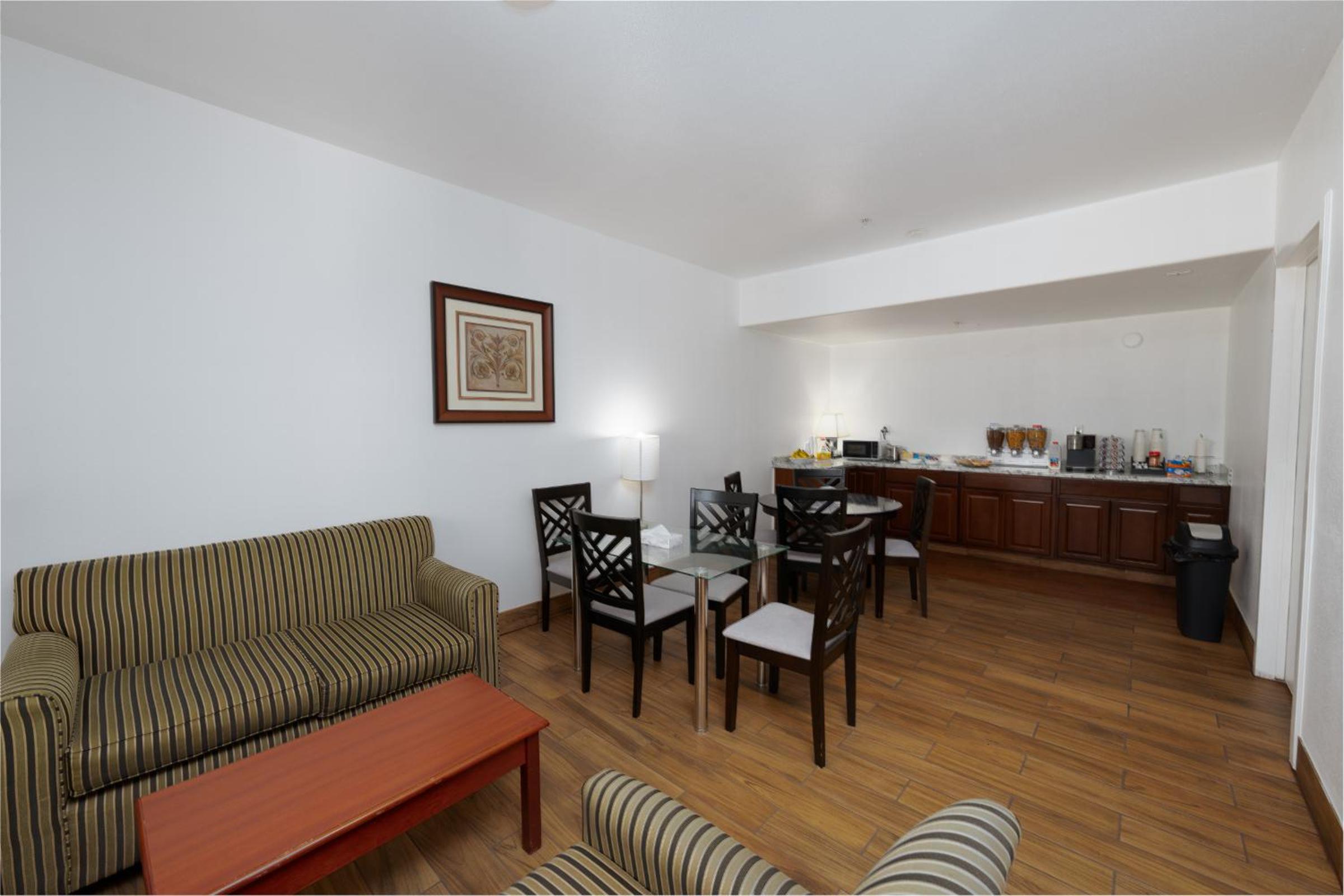 Ridgecrest Vacations - America Inn  Suites - Property Image 10