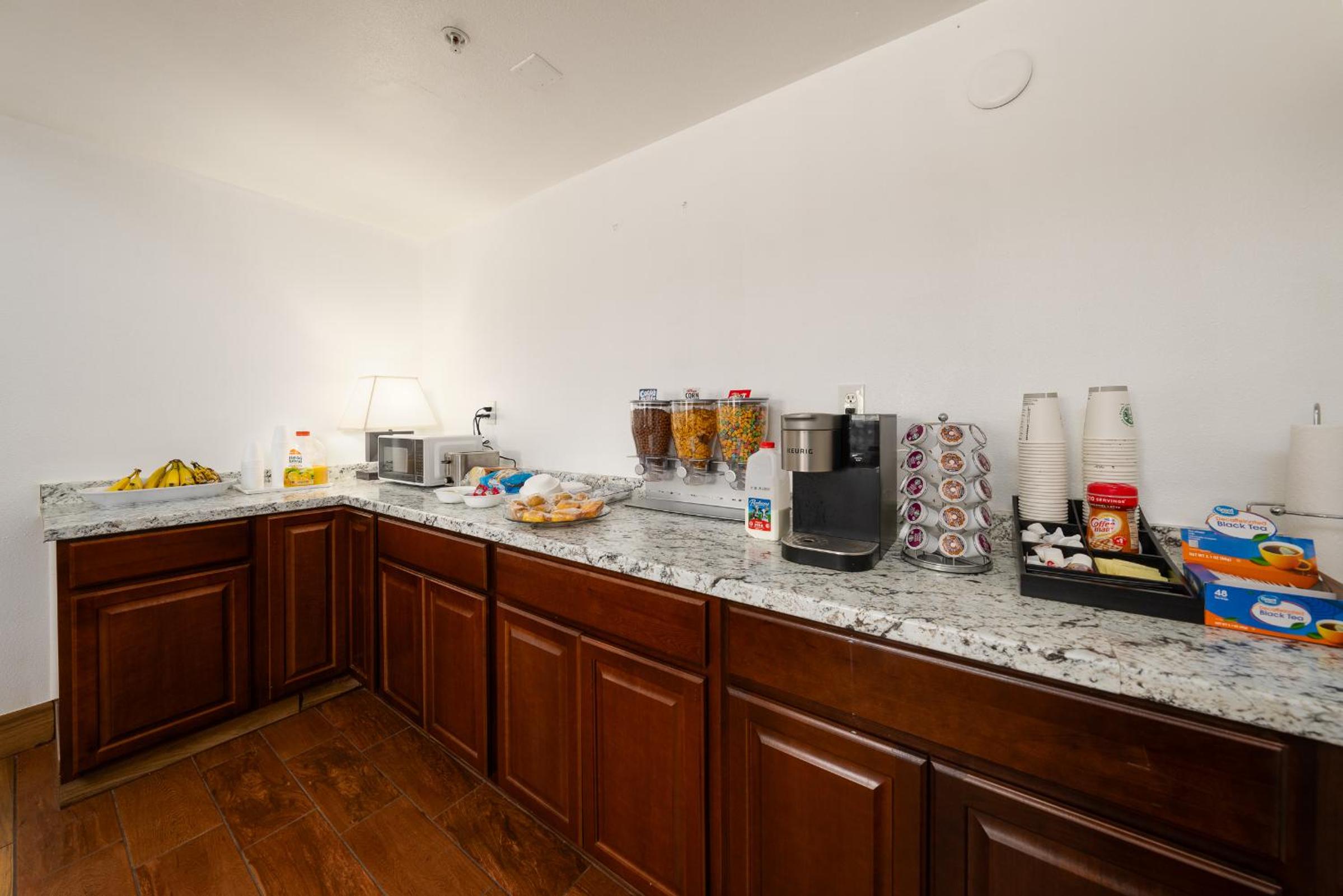 Ridgecrest Vacations - America Inn  Suites - Property Image 8