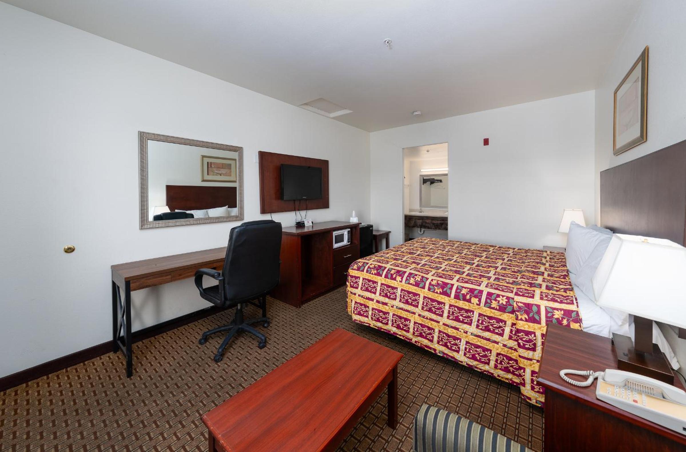 Ridgecrest Vacations - America Inn  Suites - Property Image 5