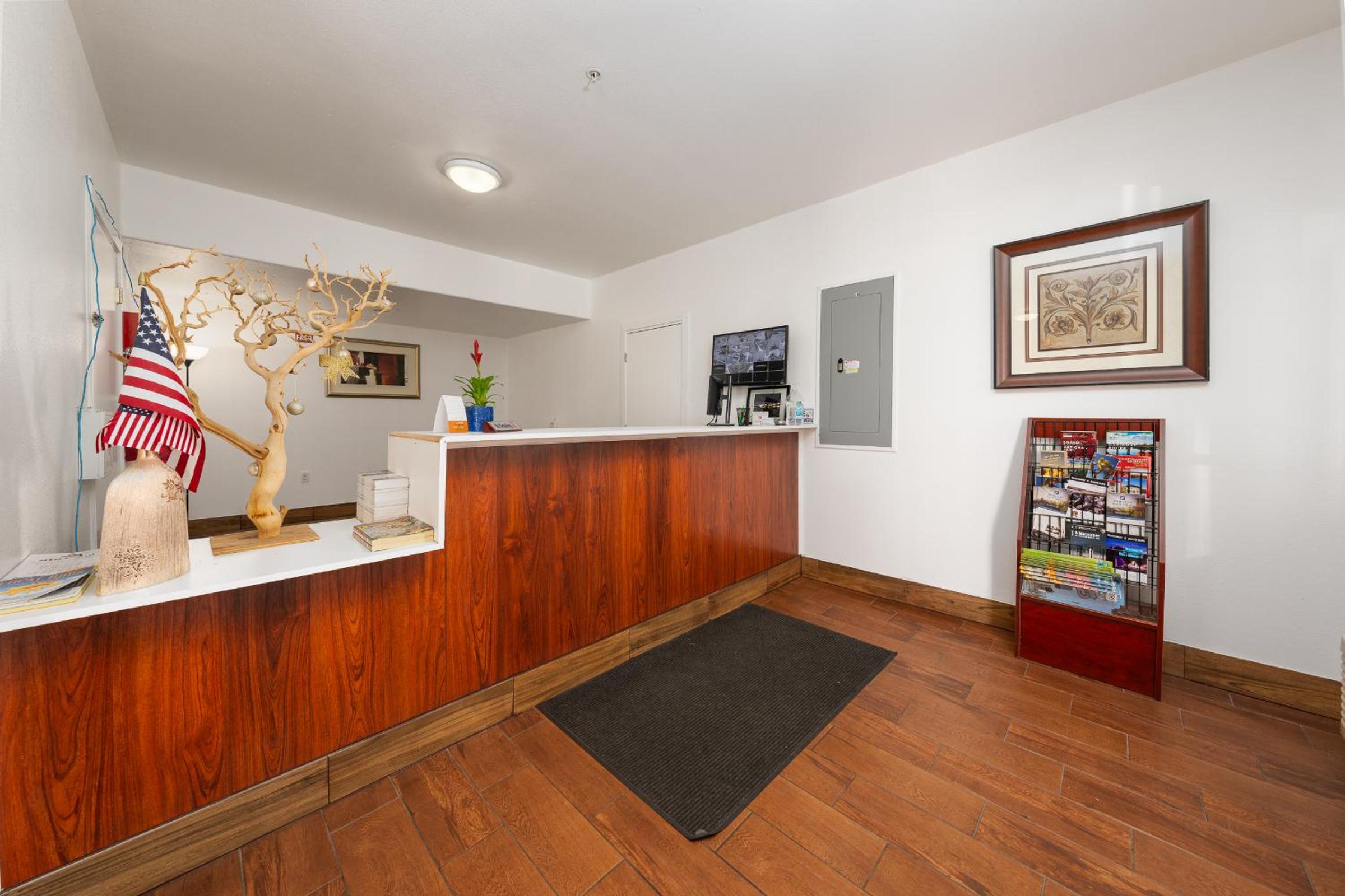 Ridgecrest Vacations - America Inn  Suites - Property Image 3