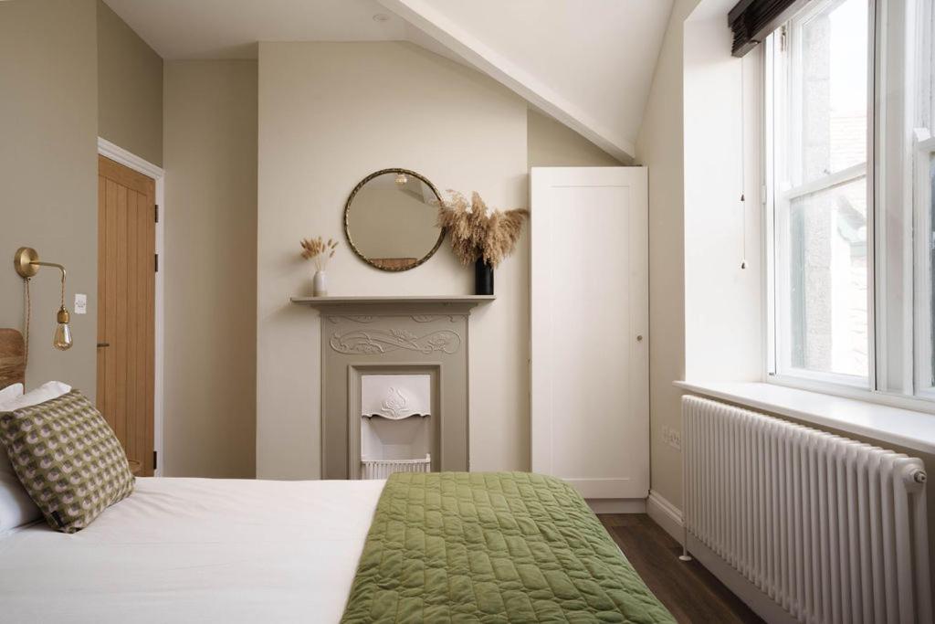 Modern Central one Bedroom Apartment in Penzance view 2