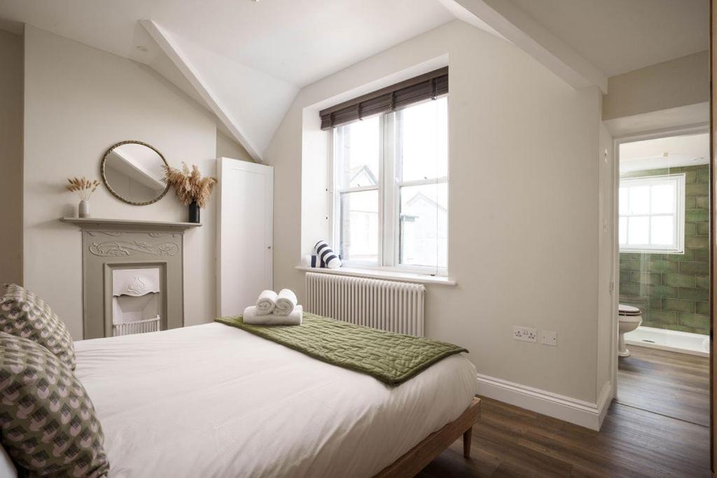 Modern Central one Bedroom Apartment in Penzance view 3