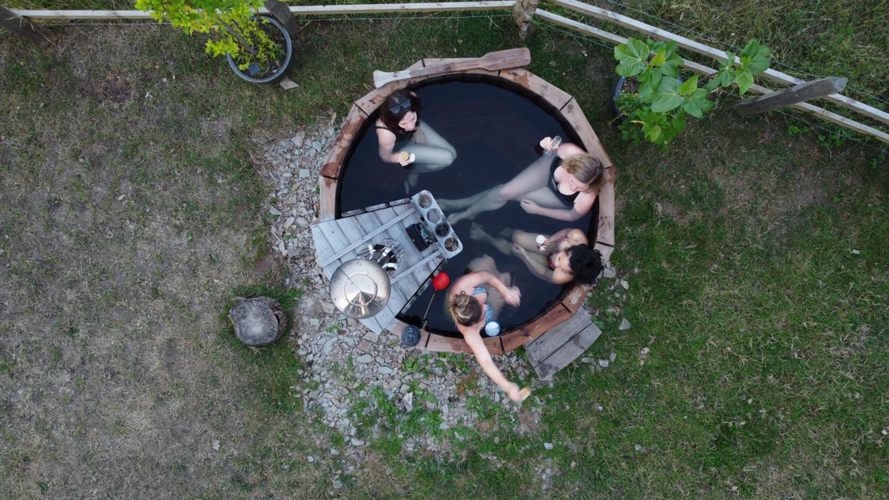 Hotel Airstream, Vintage American Caravan & Hottub