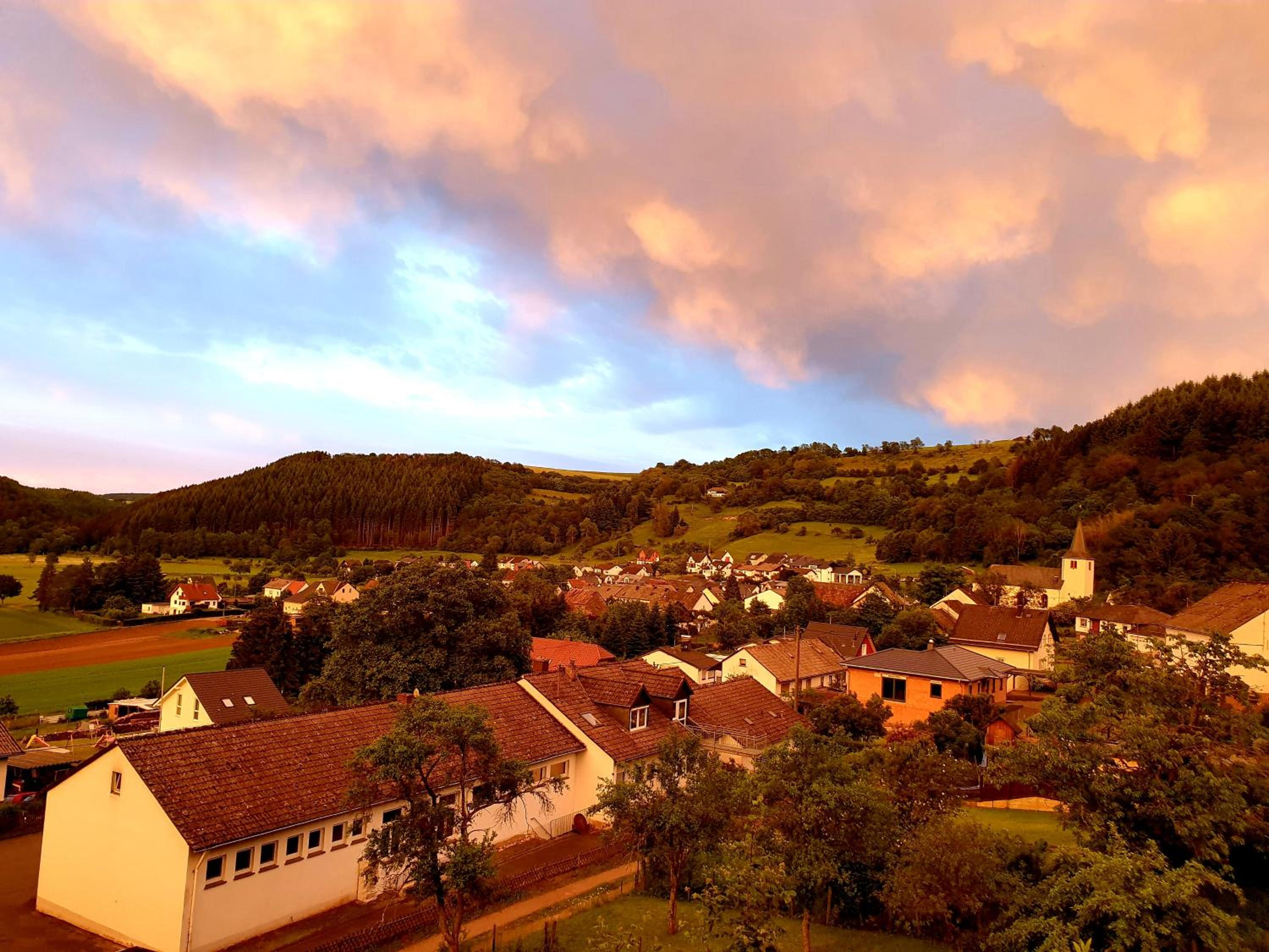 Romantic and Cosy Studio with Lake View in Meerfeld Eifel Region