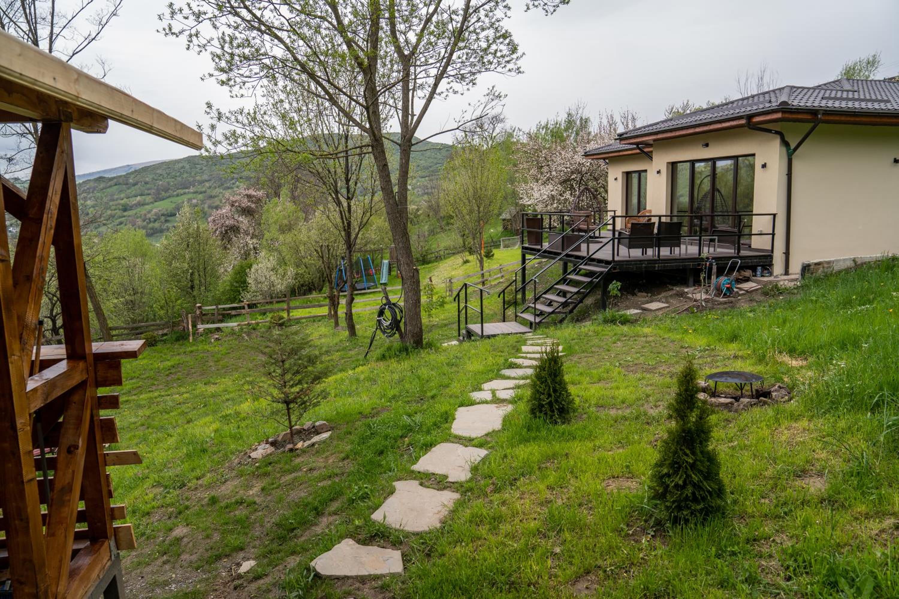 Forest House Doftana