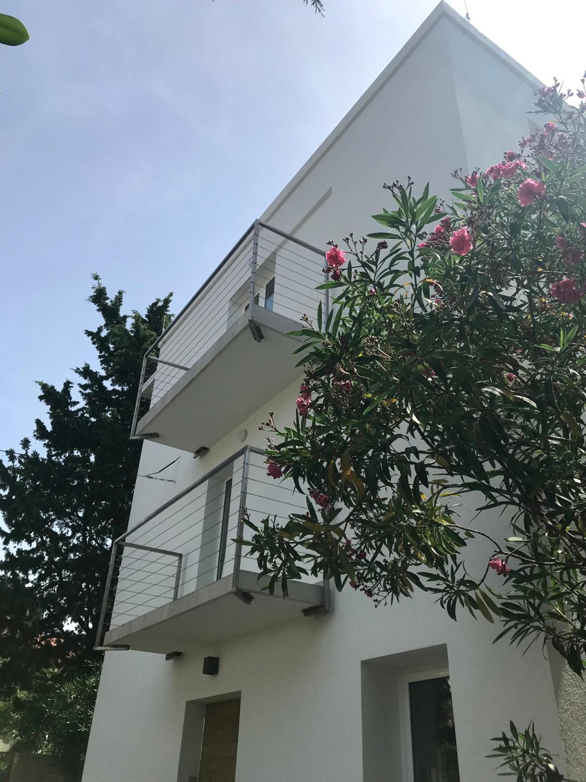 Guesthouse - Hotel California view 2