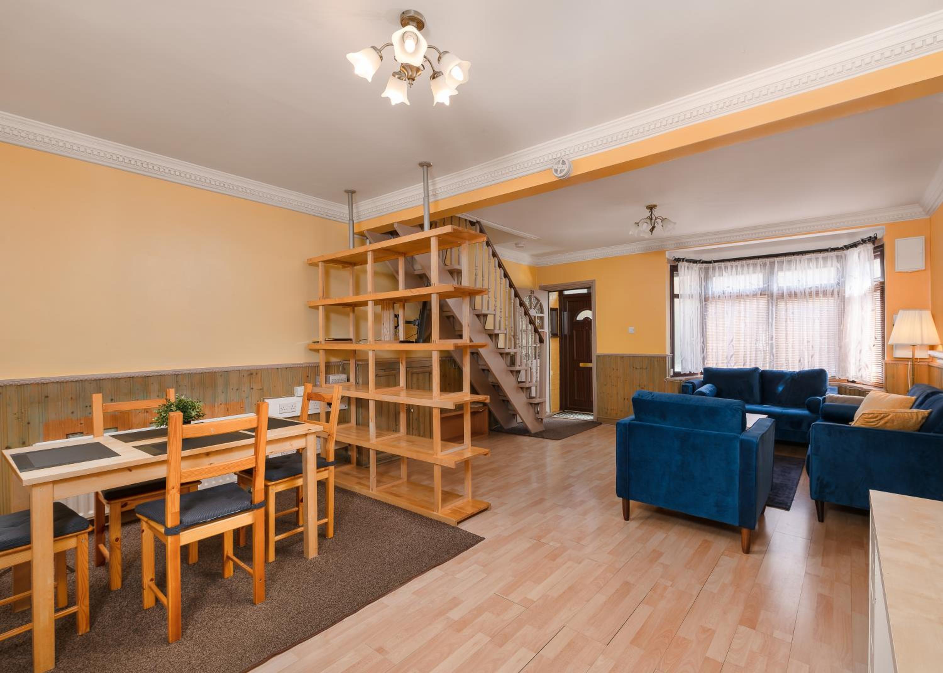 Excel 5min CUSTOM HOUSE STATION parking WIFI sleeps 6