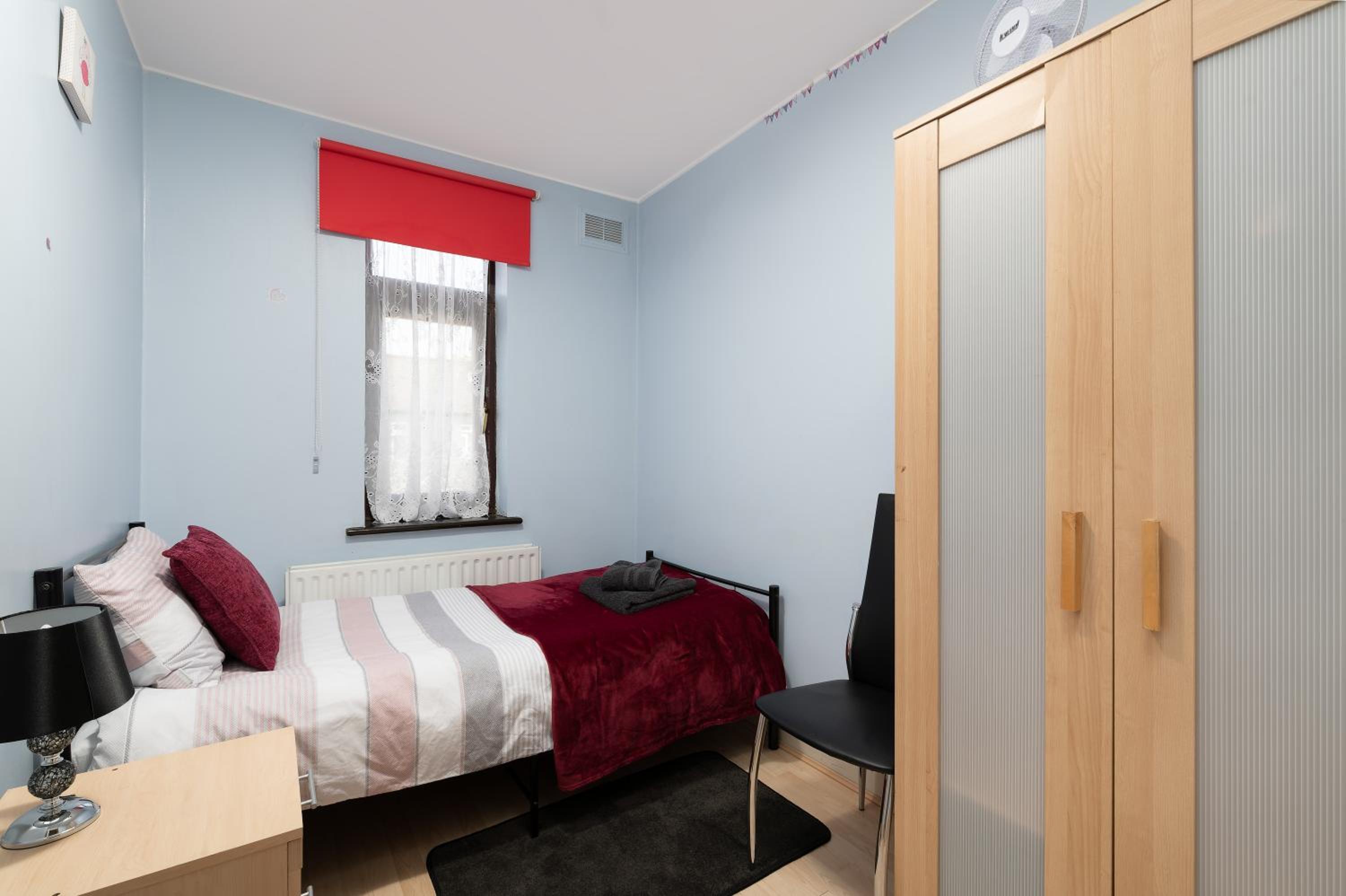 Excel 5min CUSTOM HOUSE STATION parking WIFI sleeps 6
