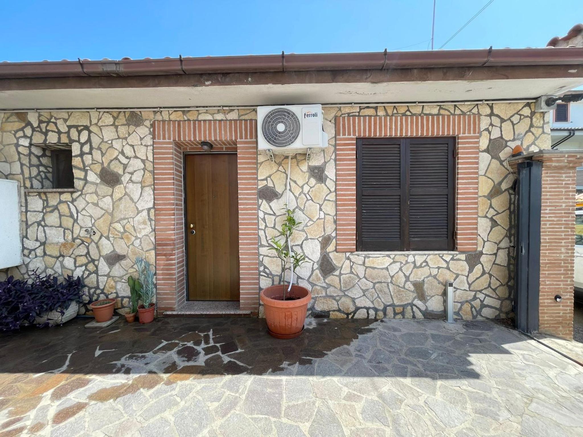 Ground Floor Studio - Monolocale Max 2 Ospiti - Fiumicino Aeroporto e Fiera - Self Check-In