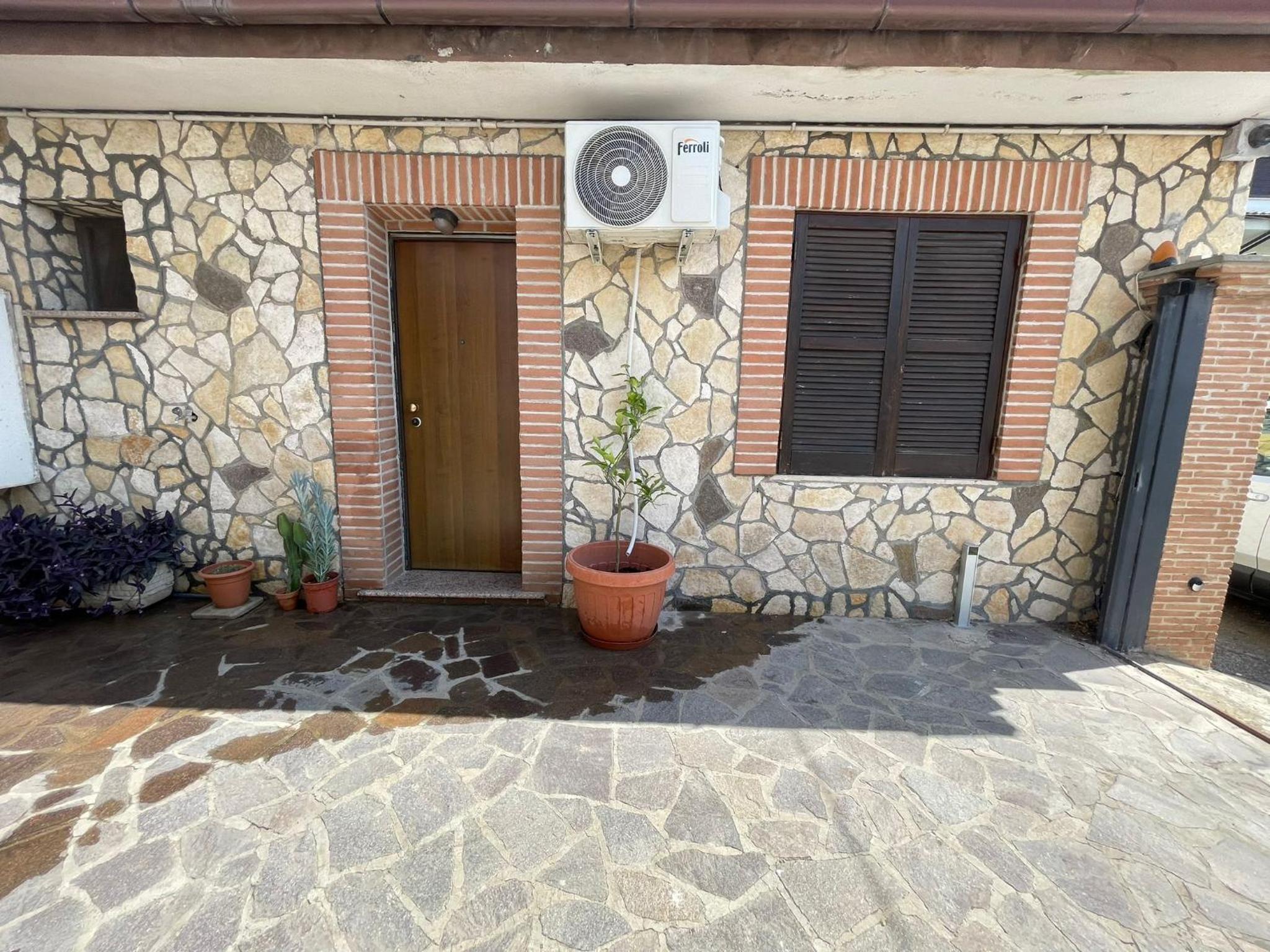 Ground Floor Studio - Monolocale Max 2 Ospiti - Fiumicino Aeroporto e Fiera - Self Check-In view 2