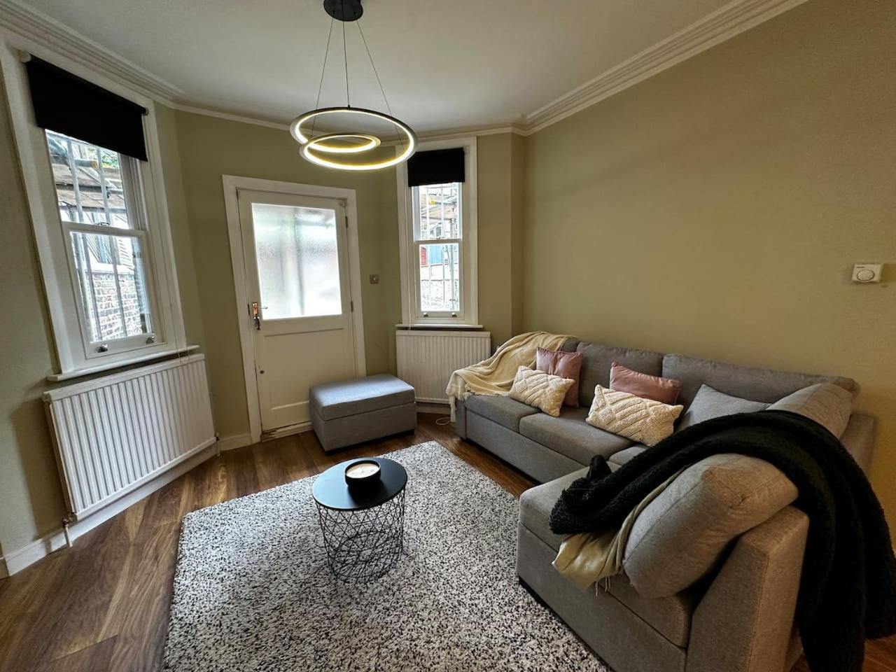Family studio flat near Regents Park n2
