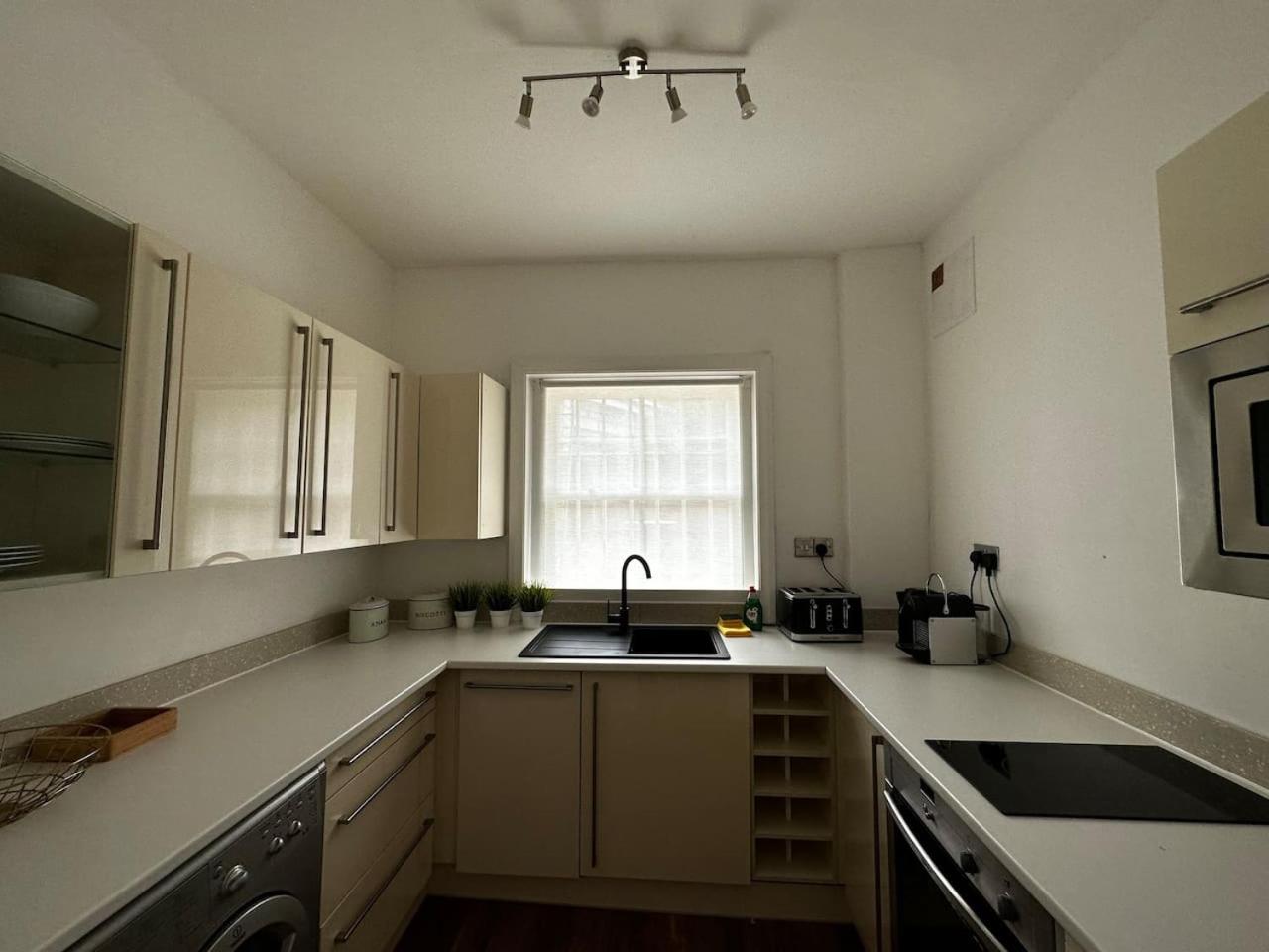 Family studio flat near Regents Park n2