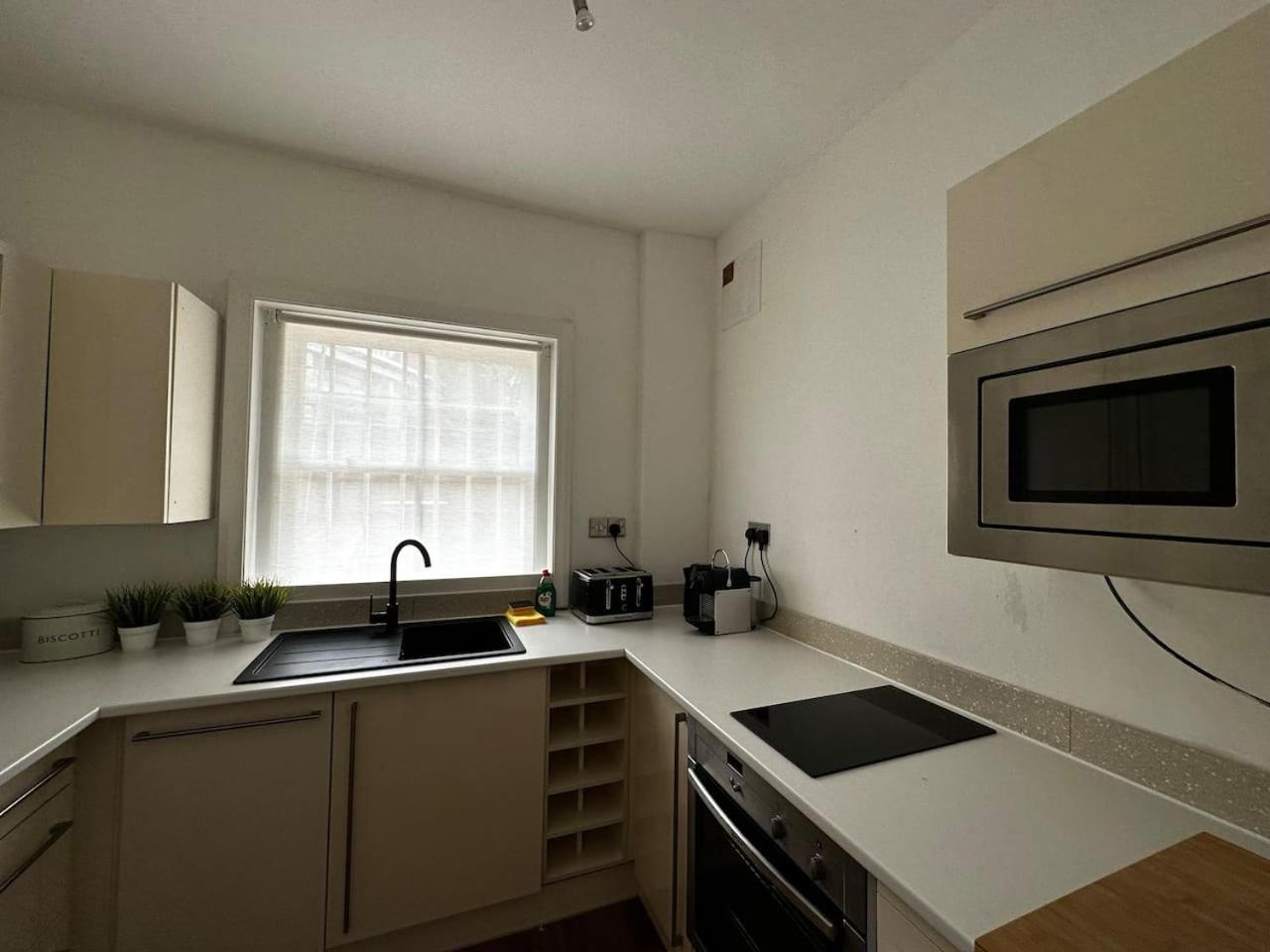 Family studio flat near Regents Park n2