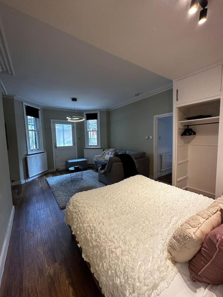 Family studio flat near Regents Park n2