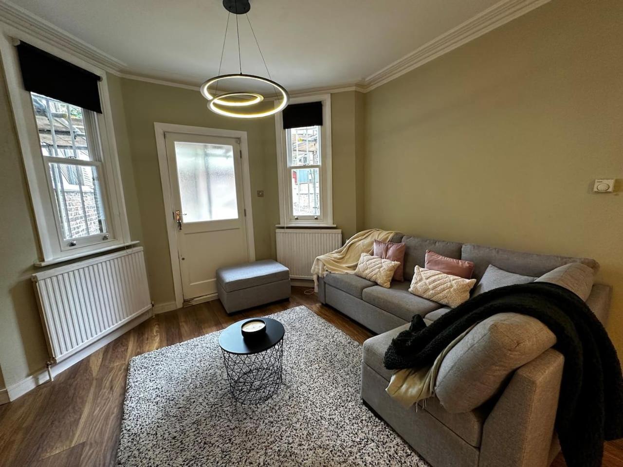 Family studio flat near Regents Park n2
