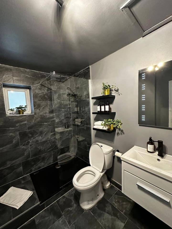 Family studio flat near Regents Park n2