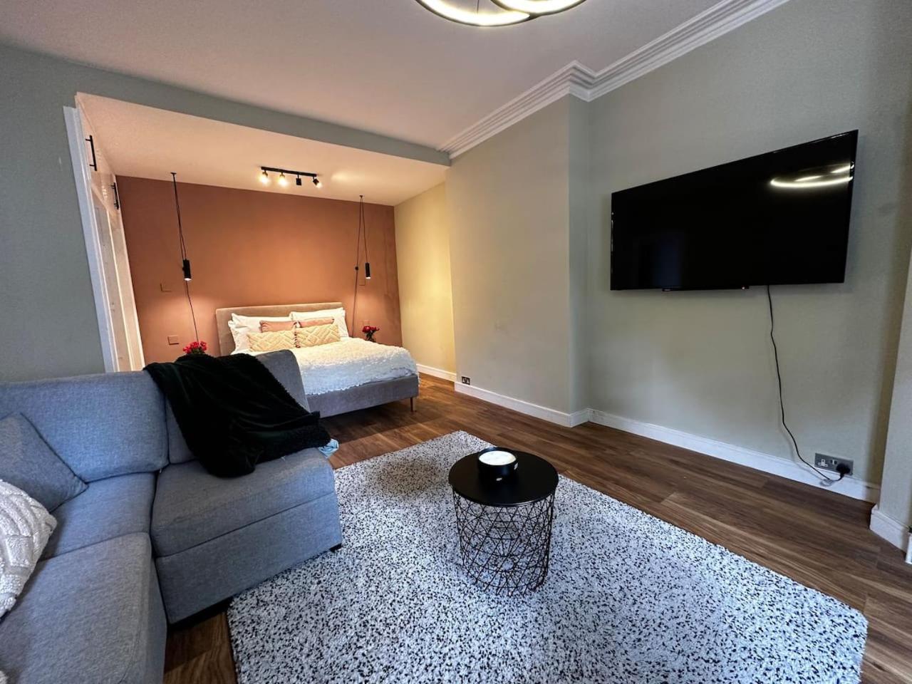 Family studio flat near Regents Park n2