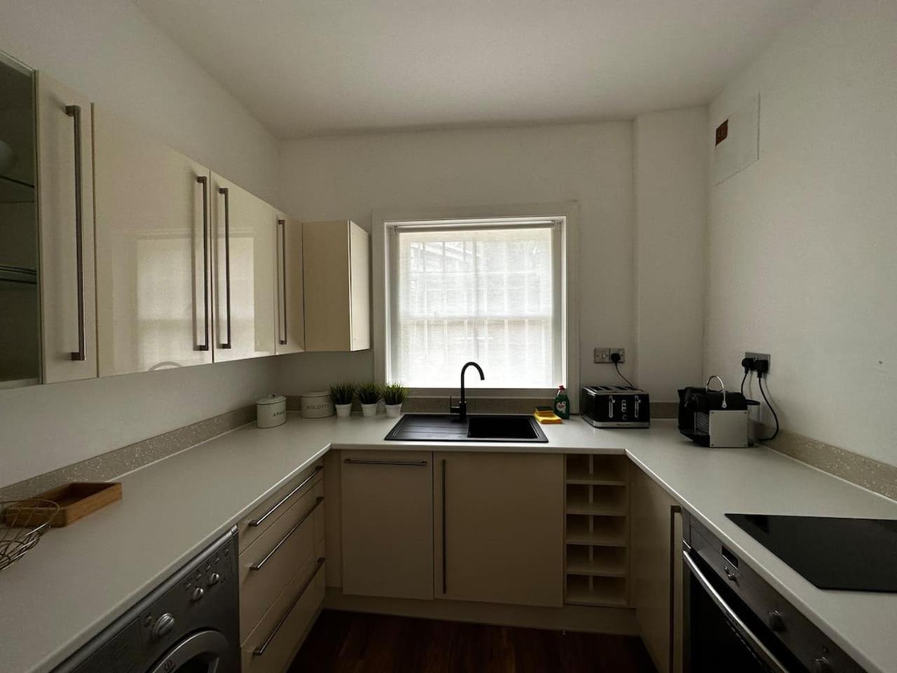 Family studio flat near Regents Park n2