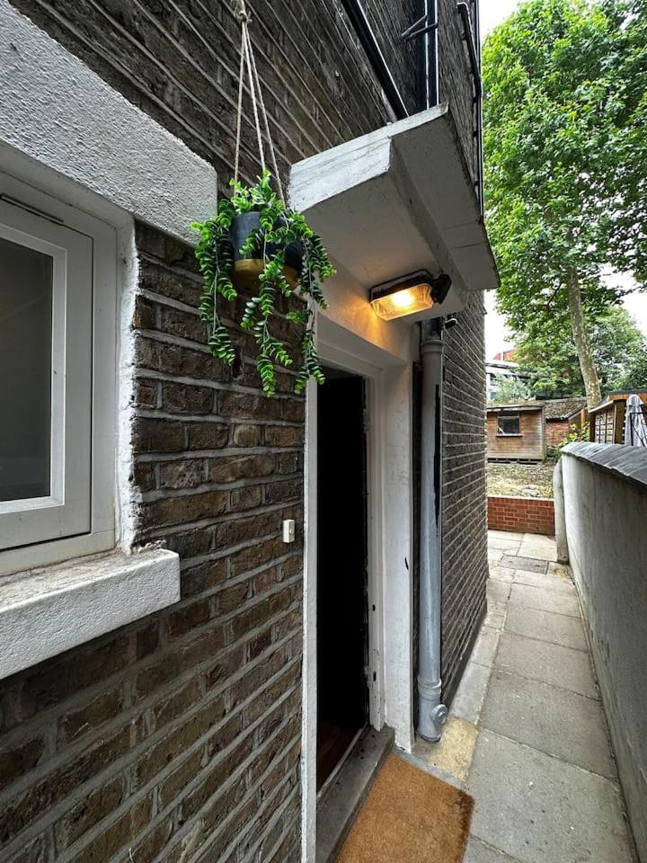 Family studio flat near Regents Park n2