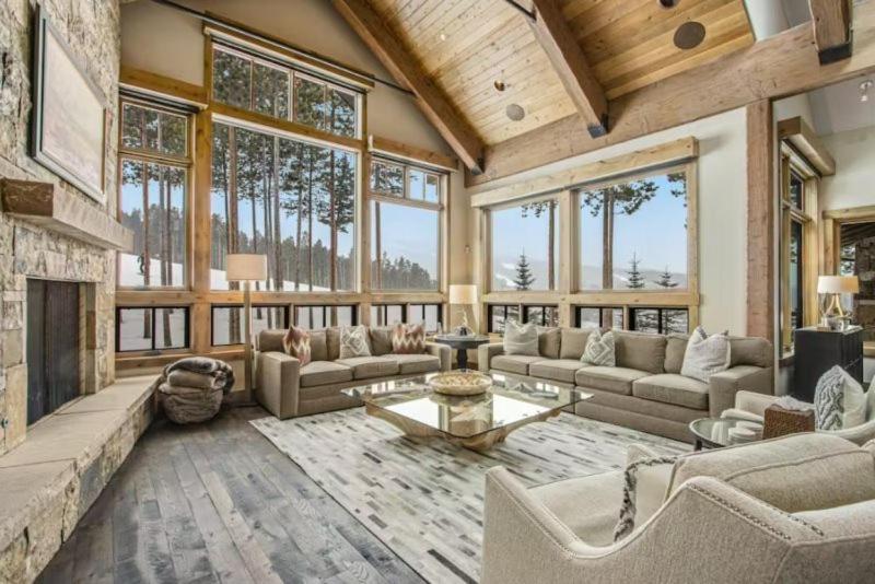 Luxurious 6-Bedroom Ski-In-Ski-Out Home, Very Spacious, With Private Hot Tub And Game Room, view 3