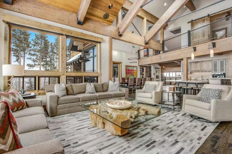 Luxurious 6-Bedroom Ski-In-Ski-Out Home, Very Spacious, With Private Hot Tub And Game Room, view 4
