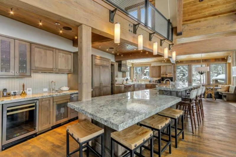 Luxurious 6-Bedroom Ski-In-Ski-Out Home, Very Spacious, With Private Hot Tub And Game Room, view 5