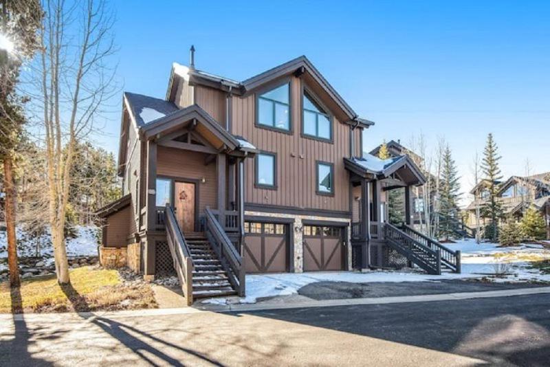 Stylish And Spacious 3-Bedroom Townhome Adjacent To Snowflake Lift, With Private Hot Tub,