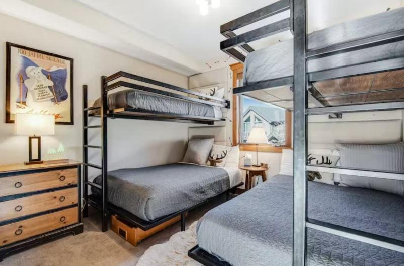 Stylish And Spacious 3-Bedroom Townhome Adjacent To Snowflake Lift, With Private Hot Tub,