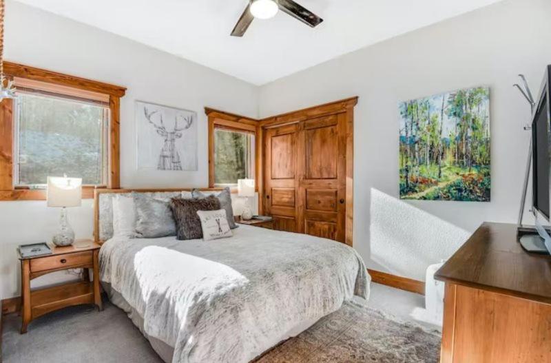 Stylish And Spacious 3-Bedroom Townhome Adjacent To Snowflake Lift, With Private Hot Tub,