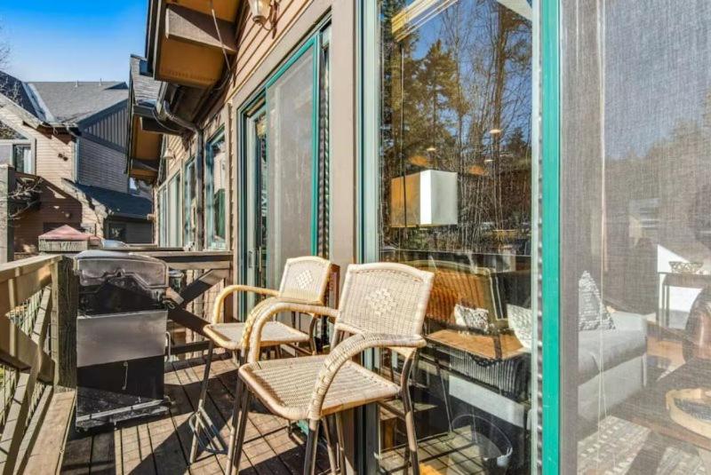 Stylish And Spacious 3-Bedroom Townhome Adjacent To Snowflake Lift, With Private Hot Tub,