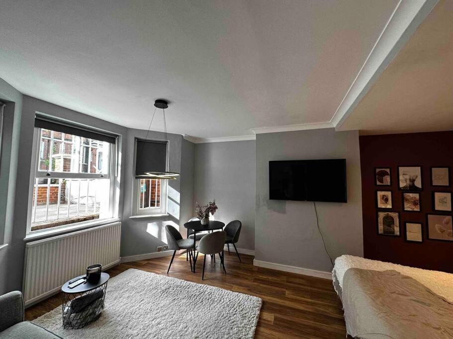 Family Studio-flat near Regents Park n1