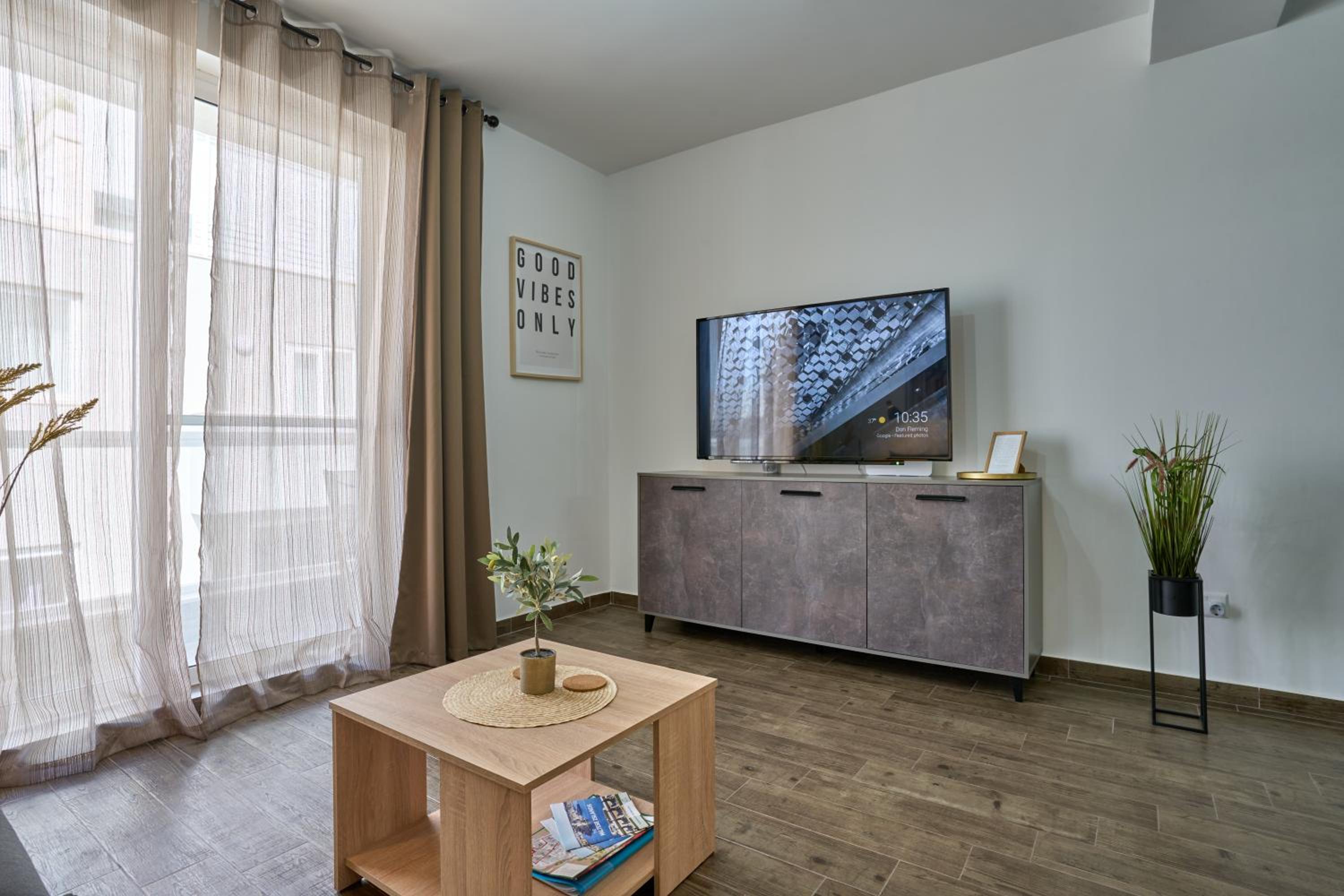 Private Apartment minutes to Sliema Malta, 2 AC's, Netflix photo 4