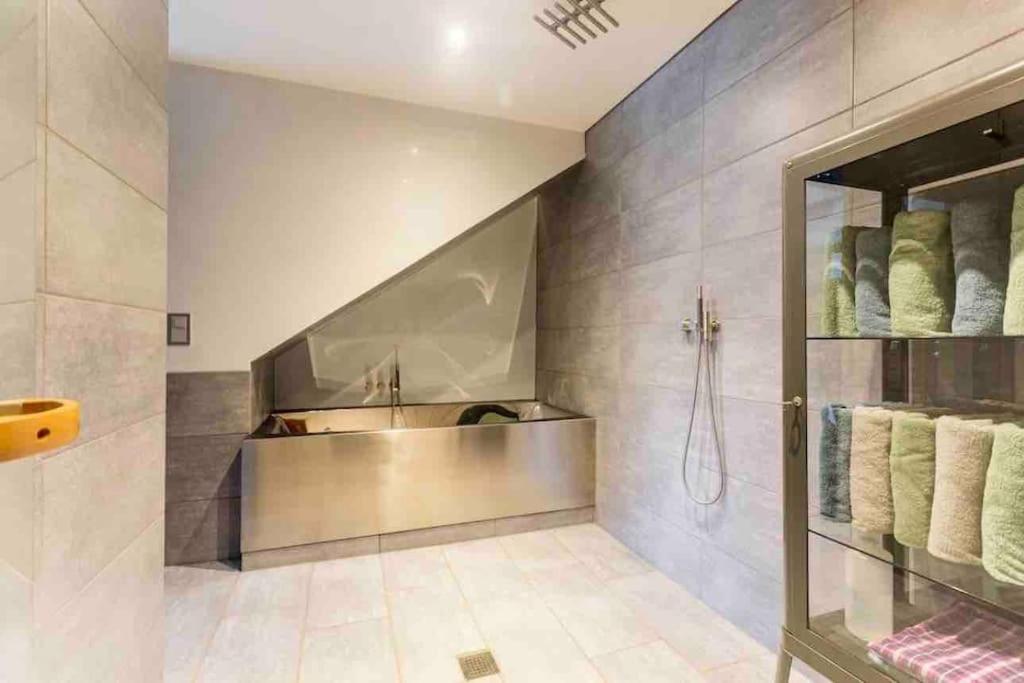 Luxury Villa close to Zürich /View/Sauna/Garden
