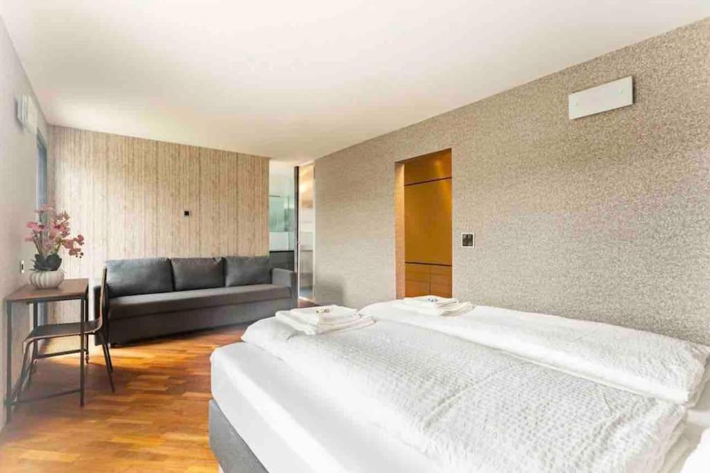 Luxury Villa close to Zürich /View/Sauna/Garden