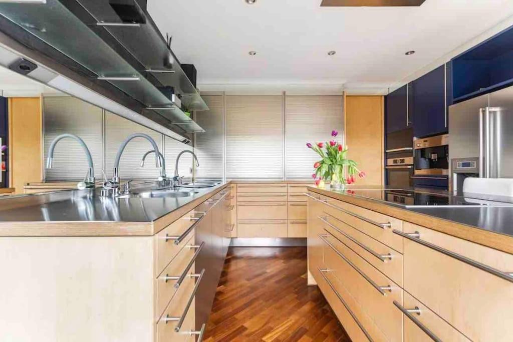 Luxury Villa close to Zürich /View/Sauna/Garden