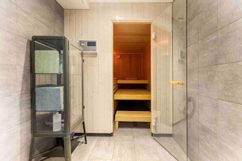 Luxury Villa close to Zürich /View/Sauna/Garden