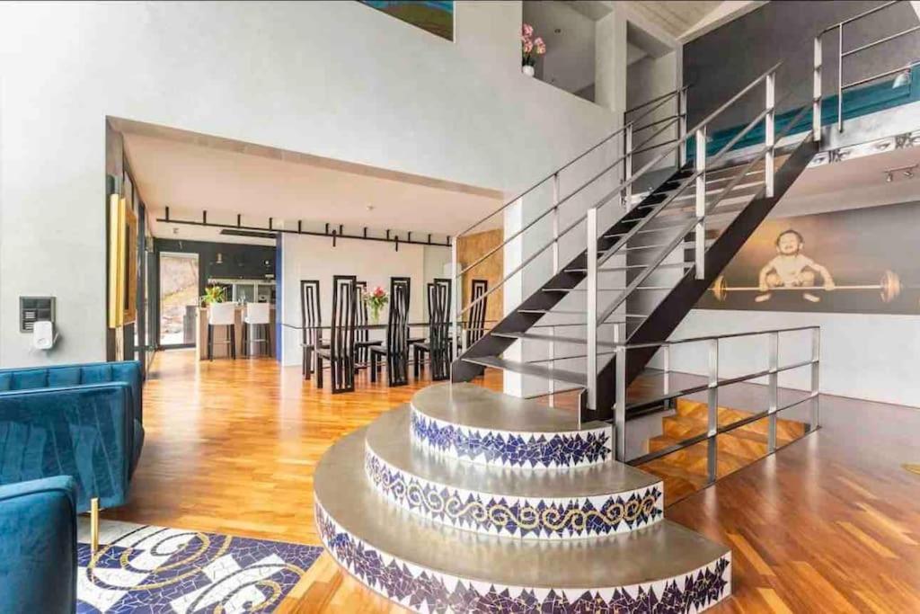 Luxury Villa close to Zürich /View/Sauna/Garden